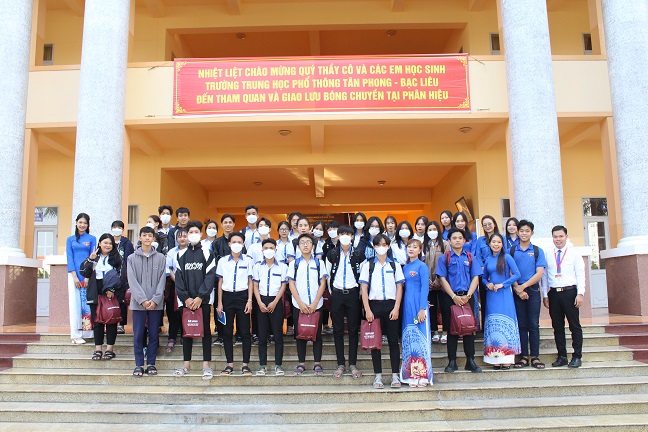 BDU Cà Mau đón đoàn học sinh trường THPT Tân Phong (Bạc Liêu) đến tham quan