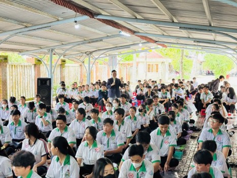 HỌC SINH KHỐI 12 TRƯỜNG THCS - THPT KHÁNH AN HÀO HỨNG TRANH TÀI TẠI CUỘC THI “RUNG CHUÔNG VÀNG”