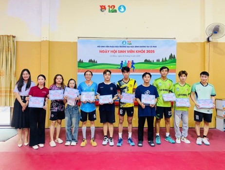 TRAO GIẤY CHỨNG NHẬN “SINH VIÊN KHỎE” TẠI HỘI THAO “SỨC TRẺ BDU CÀ MAU”