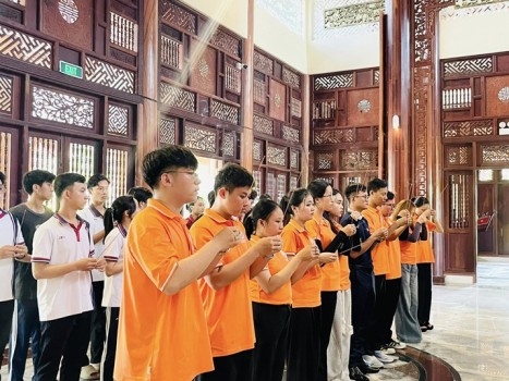 HOẠT ĐỘNG KỸ NĂNG SỐNG (5)