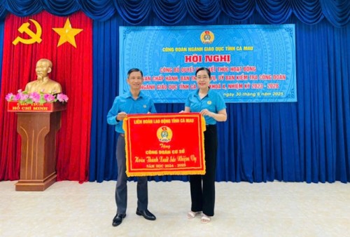 CÔNG ĐOÀN PHÂN HIỆU TRƯỜNG ĐẠI HỌC BÌNH DƯƠNG TẠI CÀ MAU VINH DỰ LÀ CÔNG ĐOÀN CƠ SỞ HOÀN THÀNH XUẤT SẮC NHIỆM VỤ NĂM HỌC 2024 - 2025