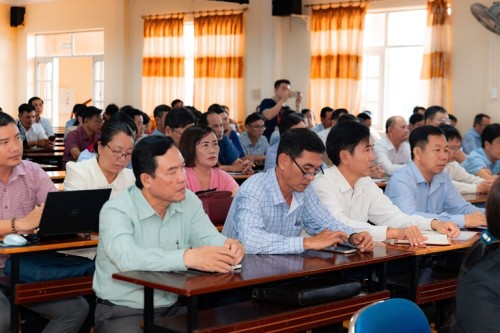 KHAI GIẢNG LỚP BỒI DƯỠNG THƯỜNG XUYÊN CÁN BỘ QUẢN LÝ VÀ GIÁO VIÊN THCS NĂM 2025