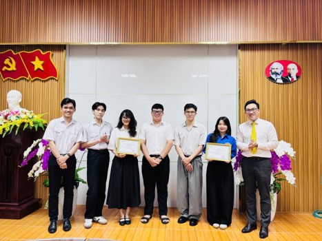 TỔNG KẾT VÀ TRAO GIẢI NGHIÊN CỨU KHOA HỌC SINH VIÊN LẦN 2 NĂM 2025 