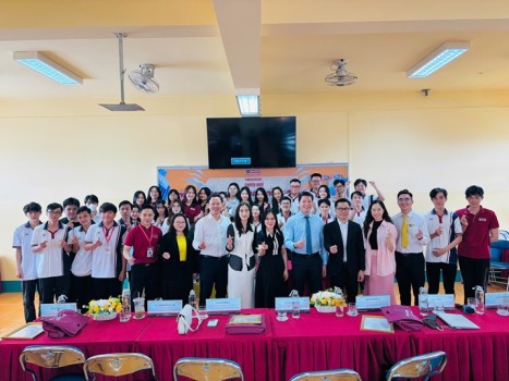 ĐỊNH HƯỚNG NGHỀ NGHIỆP CHO HỌC SINH, SINH VIÊN QUA TALKSHOW “CHIA SẺ CHUYỆN NGHỀ” - SỐ 2