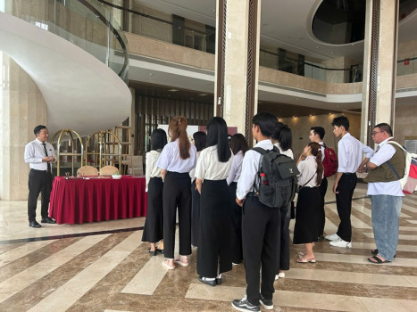 SINH VIÊN TRẢI NGHIỆM "HỌC CÙNG DOANH NGHIỆP"