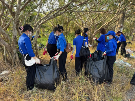 SINH VIÊN CHUNG TAY VÌ MÔI TRƯỜNG XANH - SẠCH - ĐẸP CÙNG CHIẾN DỊCH EARTH DAY VIỆT NAM