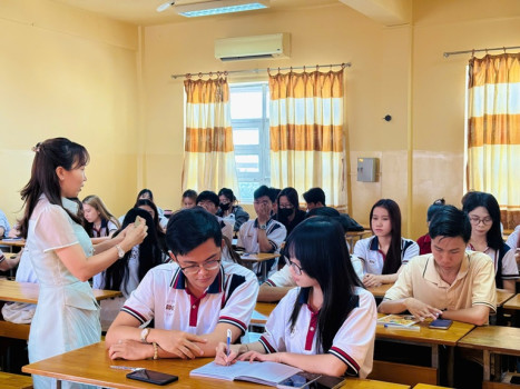 KHAI PHÁ ĐAM MÊ VIẾT LÁCH CHO SINH VIÊN