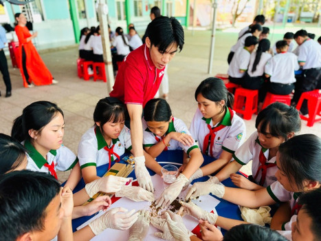 CLB KHỞI NGHIỆP SINH VIÊN BDU.CM TỔ CHỨC THÀNH CÔNG WORKSHOP THỰC HÀNH LÀM NHANG THỦ CÔNG TRUYỀN THỐNG TỪ CÂY TRÀM