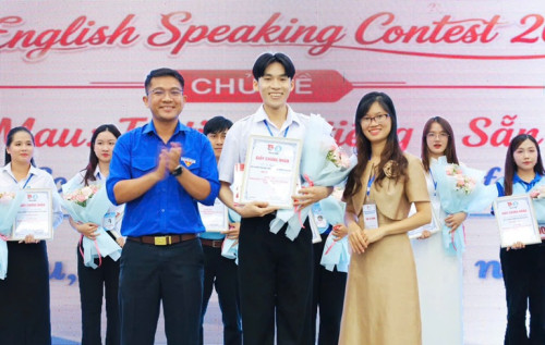 SINH VIÊN BDU CÀ MAU XUẤT SẮC ĐẠT GIẢI NHẤT CUỘC THI HÙNG BIỆN TIẾNG ANH TRONG SINH VIÊN NĂM 2026 