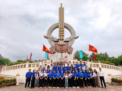 TUỔI TRẺ BDU CÀ MAU THÀNH KÍNH DÂNG HƯƠNG, DÂNG HOA TRI ÂN CÁC ANH HÙNG LIỆT SĨ HƯỚNG ĐẾN KỶ NIỆM 79 NĂM NGÀY THƯƠNG BINH - LIỆT SĨ (27/7/1947 – 27/7/2026)