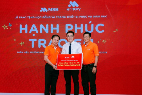 BDU CÀ MAU TIẾP NHẬN TRANG THIẾT BỊ VÀ NGUỒN TÀI TRỢ HỌC BỔNG TỪ NGÂN HÀNG MSB