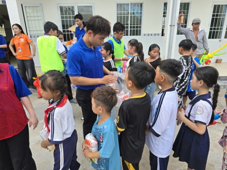 CÙNG TUỔI TRẺ BDU CÀ MAU LAN TỎA TINH THẦN SỐNG TRÁCH NHIỆM VÀ CỐNG HIẾN VỚI CHIẾN DỊCH MÙA HÈ XANH