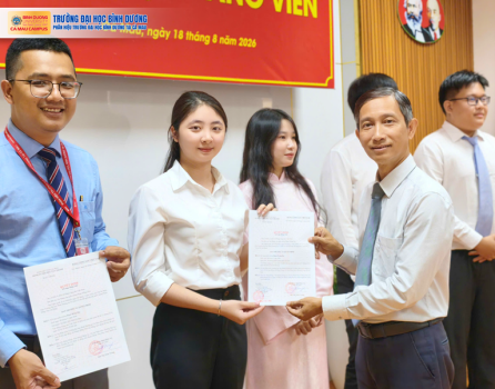 CHI BỘ PHÂN HIỆU TRƯỜNG ĐẠI HỌC BÌNH DƯƠNG TẠI CÀ MAU KẾT NẠP 07 ĐẢNG VIÊN MỚI, TẠO ĐỘNG LỰC PHÁT TRIỂN ĐẢNG VIÊN TẠI CƠ SỞ