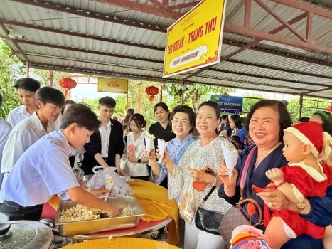 GƯƠNG SÁNG NHỮNG TẬP THỂ LỚP K29: ĐOÀN KẾT, HÒA NHẬP MÔI TRƯỜNG MỚI TỪ NHỮNG HOẠT ĐỘNG CỘNG ĐỒNG