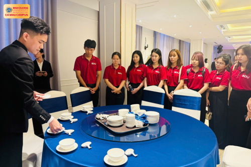 TSV NGÔN NGỮ ANH THAM QUAN KHÁCH SẠN PHÚ CƯỜNG (2)