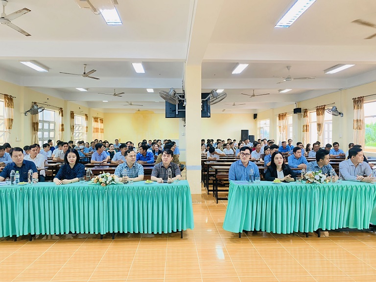 KHAI GIẢNG LỚP ĐẠI HỌC LUẬT KHÓA 6 (3)