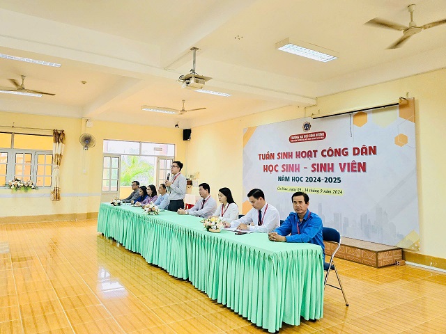 SINH HOẠT CÔNG DÂN ĐẦU KHÓA (2)