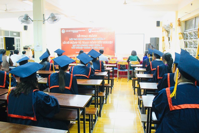 KHAI GIẢNG LỚP ĐẠI HỌC LUẬT TỪ XA KHÓA 7 (1)