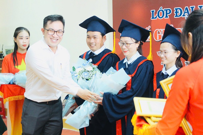 KHAI GIẢNG LỚP ĐẠI HỌC LUẬT TỪ XA KHÓA 7 (5)