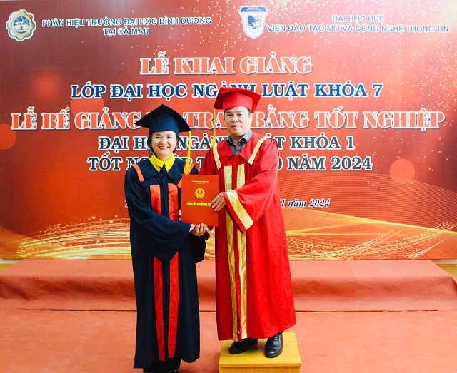 KHAI GIẢNG LỚP ĐẠI HỌC LUẬT TỪ XA KHÓA 7 (8)