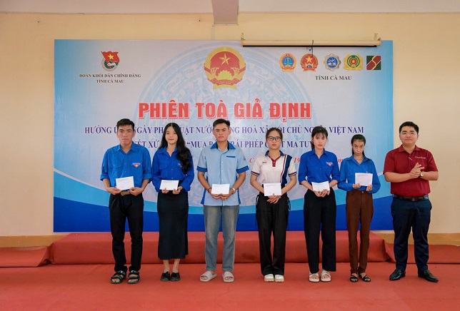 PHIÊN TÒA GIẢ ĐỊNH (4)