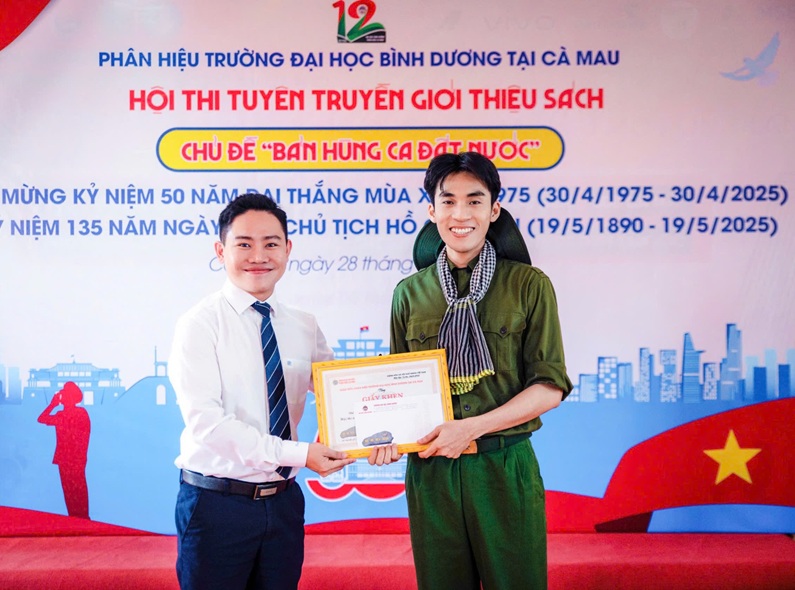 CHUNG KẾT GIỚI THIỆU SÁCH (10)
