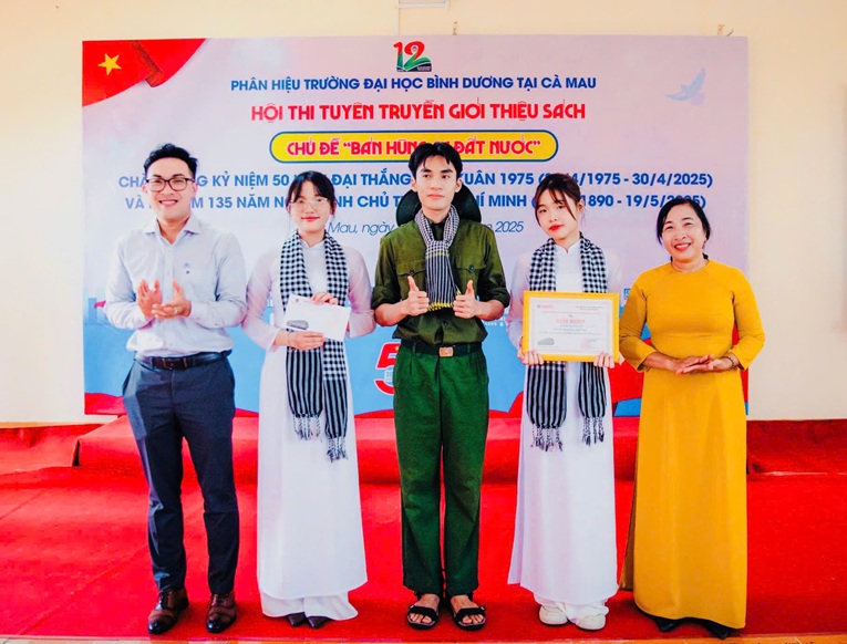 CHUNG KẾT GIỚI THIỆU SÁCH (2)