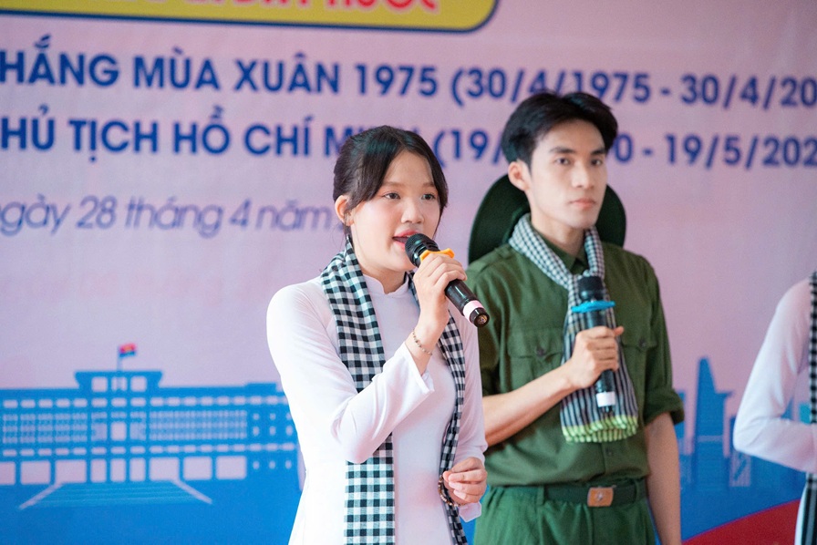CHUNG KẾT GIỚI THIỆU SÁCH (26)