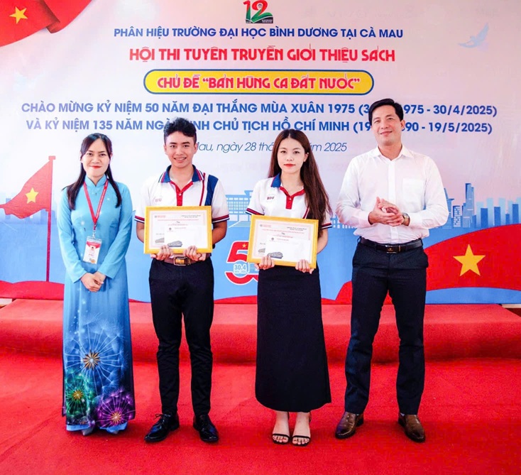 CHUNG KẾT GIỚI THIỆU SÁCH (3)