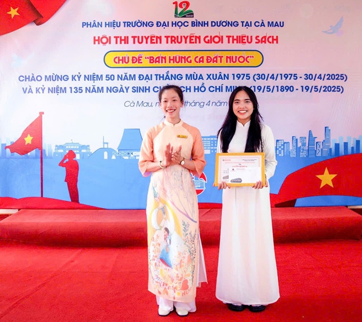 CHUNG KẾT GIỚI THIỆU SÁCH (4)