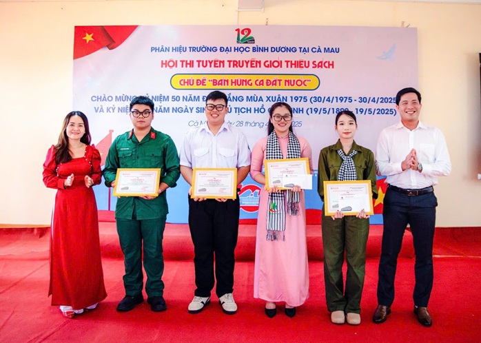 CHUNG KẾT GIỚI THIỆU SÁCH (6)
