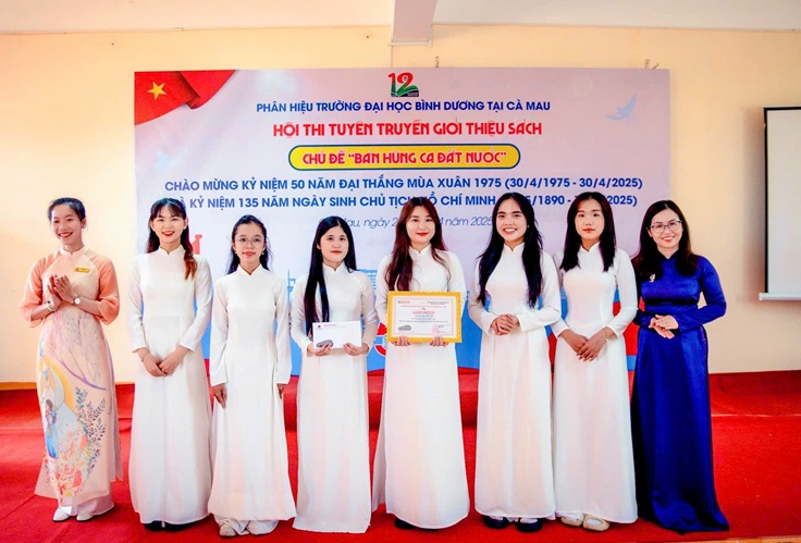 CHUNG KẾT GIỚI THIỆU SÁCH (7)