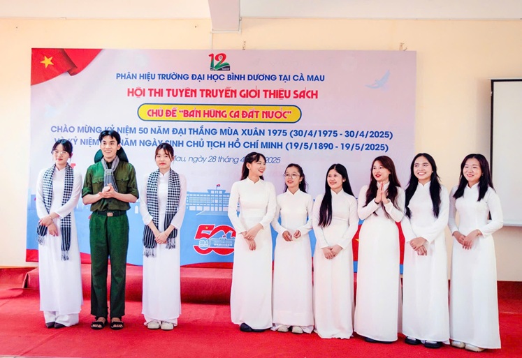 CHUNG KẾT GIỚI THIỆU SÁCH (8)
