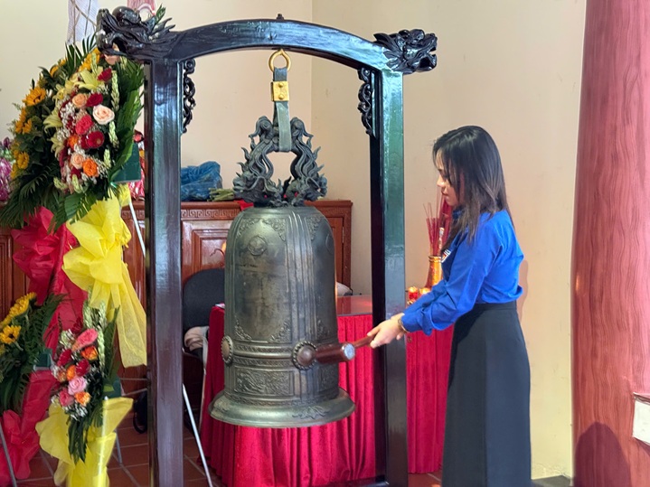 DÂNG HƯƠNG SINH NHẬT 135 BÁC HỒ (1)