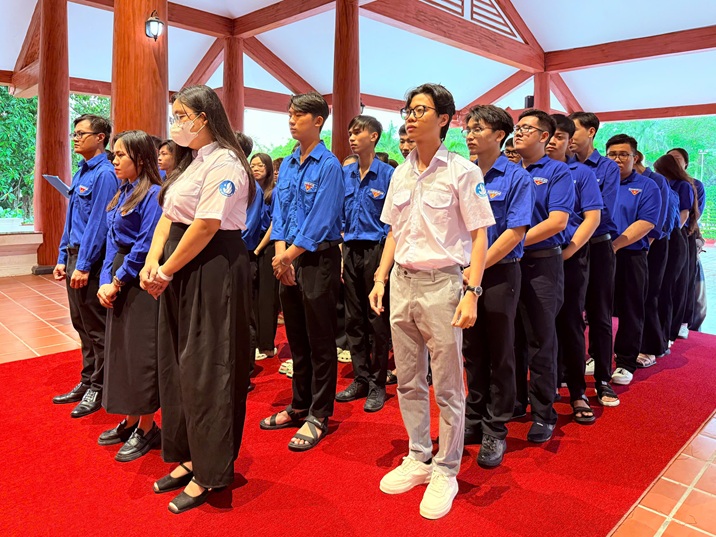 DÂNG HƯƠNG SINH NHẬT 135 BÁC HỒ (10)