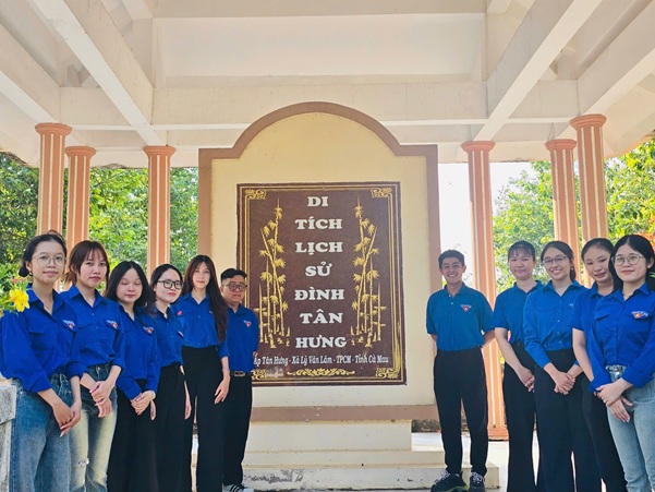SINH VIÊN THAM QUAN ĐÌNH TÂN HƯNG (5)