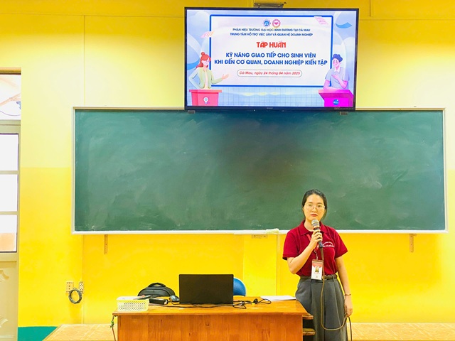TẬP HUẤN KỸ NĂNG GIAO TIẾP CHO SINH VIÊN (6)