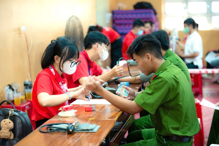 HÀNH TRÌNH ĐỎ LẦN THỨ 13 (18)