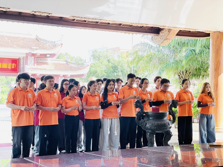 HOẠT ĐỘNG KỸ NĂNG SỐNG (6)