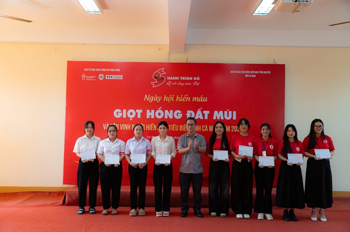 HỌC BỔNG HÀNH TRÌNH ĐỎ