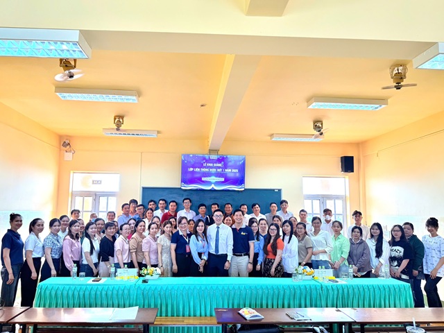 KHAI GIẢNG LỚP LUẬT (1)