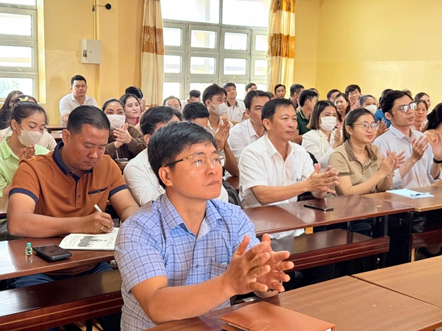 KHAI GIẢNG LỚP LUẬT (8)