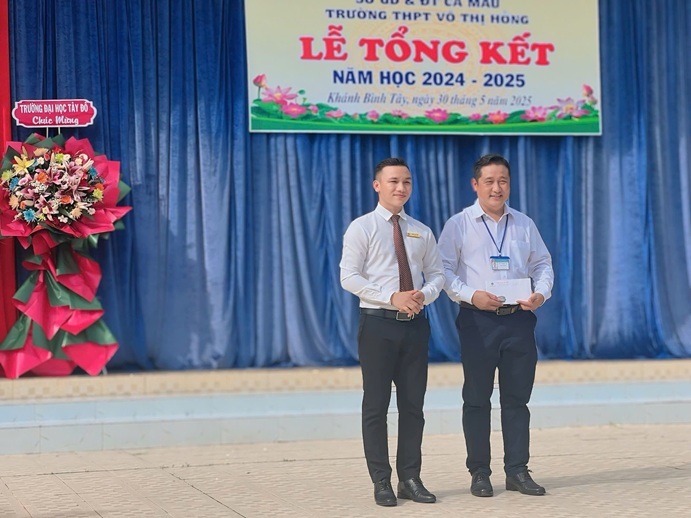 TRAO HỌC BỔNG CHO HỌC SINH THPT (3)