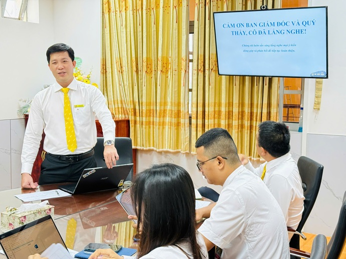 HỌP ĐÁNH GIÁ 6 THÁNG ĐẦU NĂM (4)
