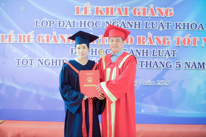 KHAI GIẢNG LỚP LUẬT (12)