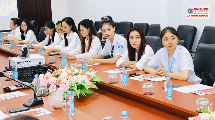 SINH VIÊN HỌC TẬP TẠI MOBIFONE (8)