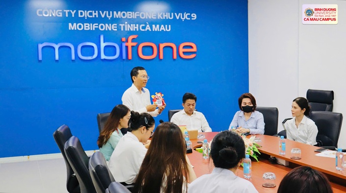 SINH VIÊN HỌC TẬP TẠI MOBIFONE (9)