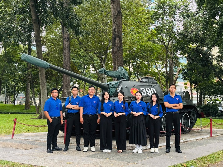 THAM QUAN ĐỊA CHỈ ĐỎ 2025 (2)