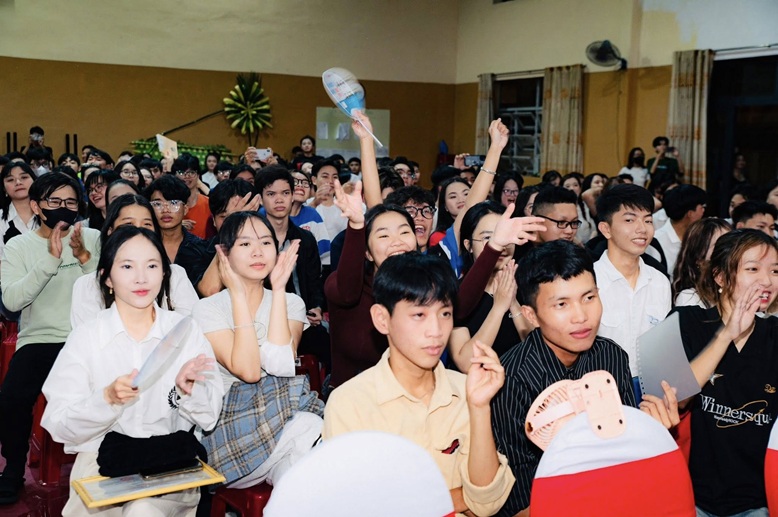ĐÊM GALA CHÀO ĐÓN TÂN SINH VIÊN K28 (21)