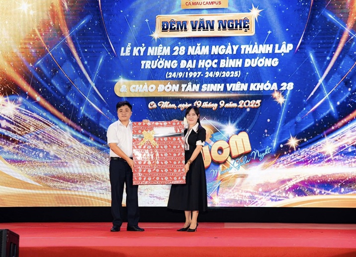 ĐÊM GALA CHÀO ĐÓN TÂN SINH VIÊN K28 (5)
